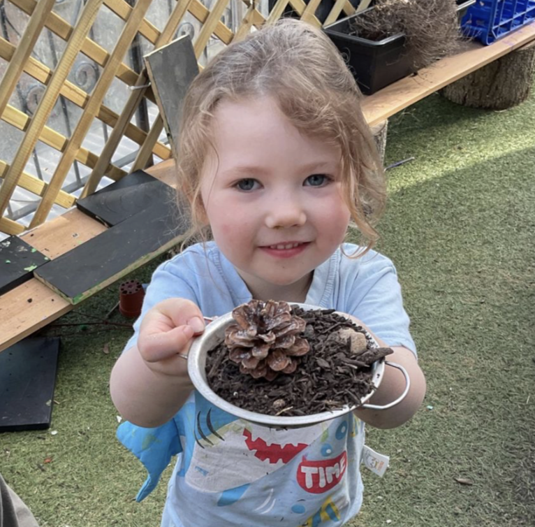 Kid laughin in Dragonfly room